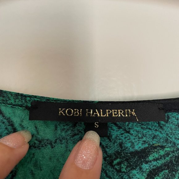 Like New Kobi Halperin 100% Silk Green Floral Top with Lace Sleeves Size Small - Picture 4 of 6